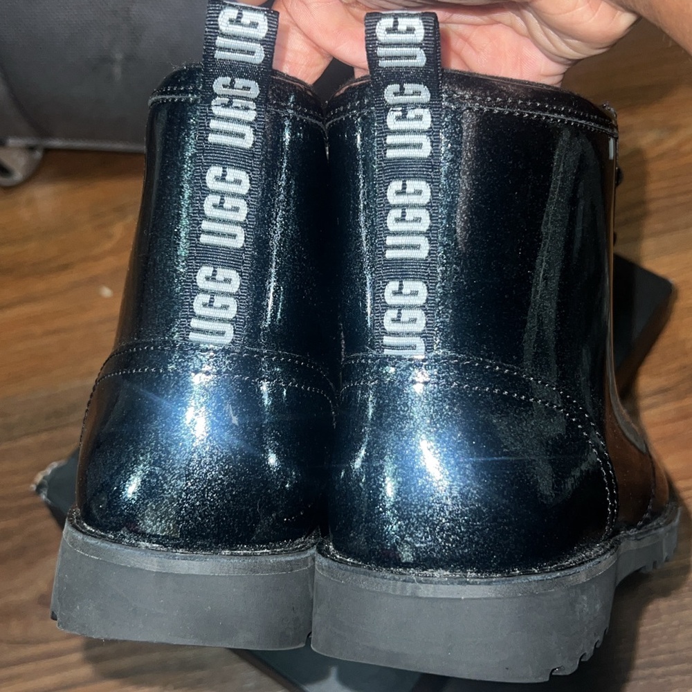 Fairly new kids uggs